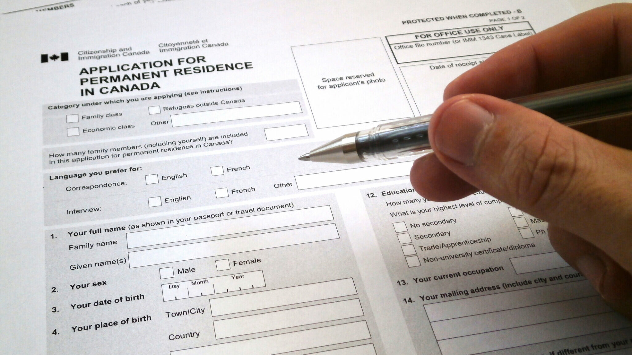 Application to live in Canada alternate text for this image