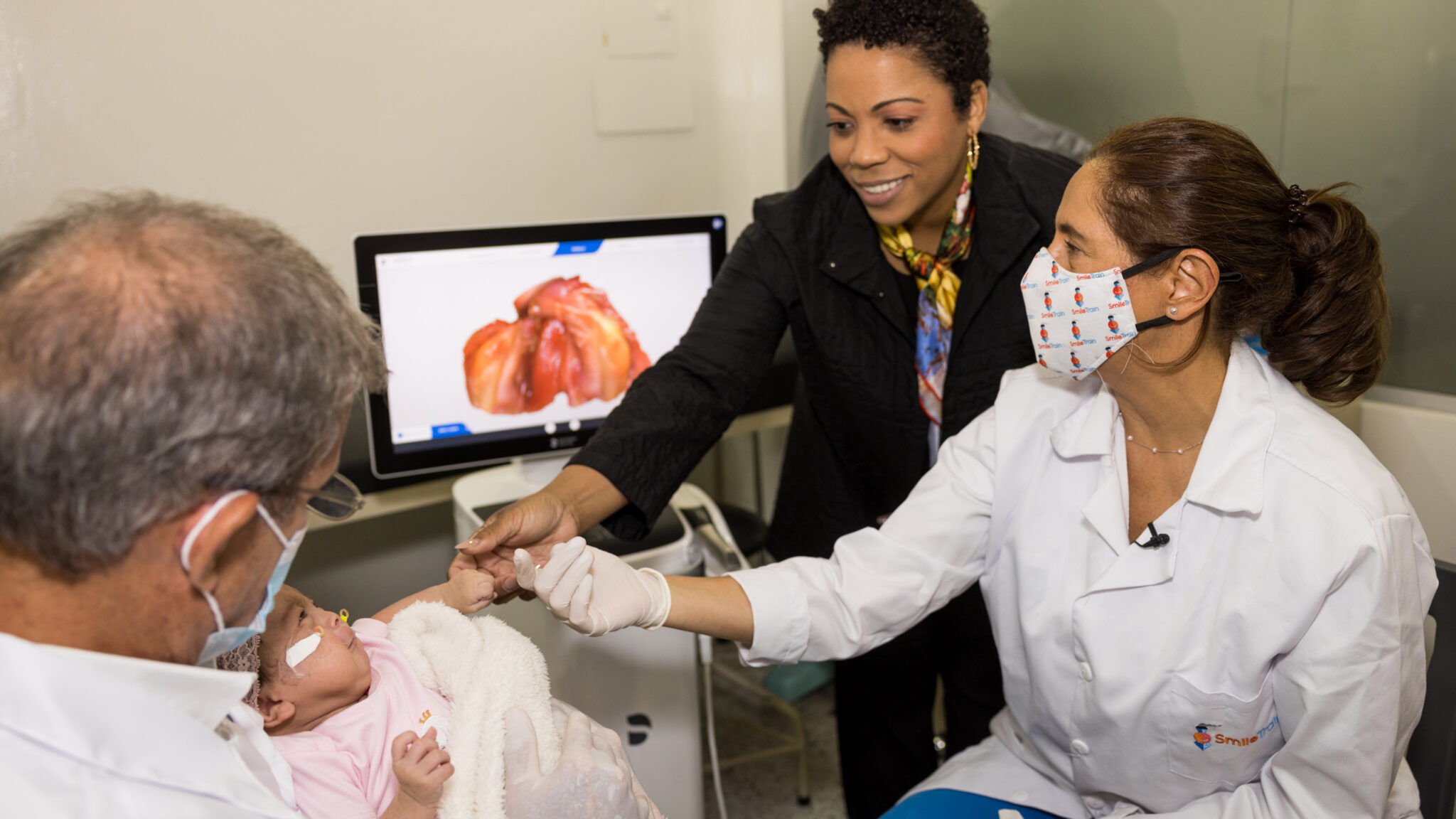 Dr Juan Pablo Gómez and Dr Carolina Tellez are explaining how the usage of digital technology like Dentsply Sirona’s intraoral scanner Primescan is advancing the treatment of babies and children with clefts.