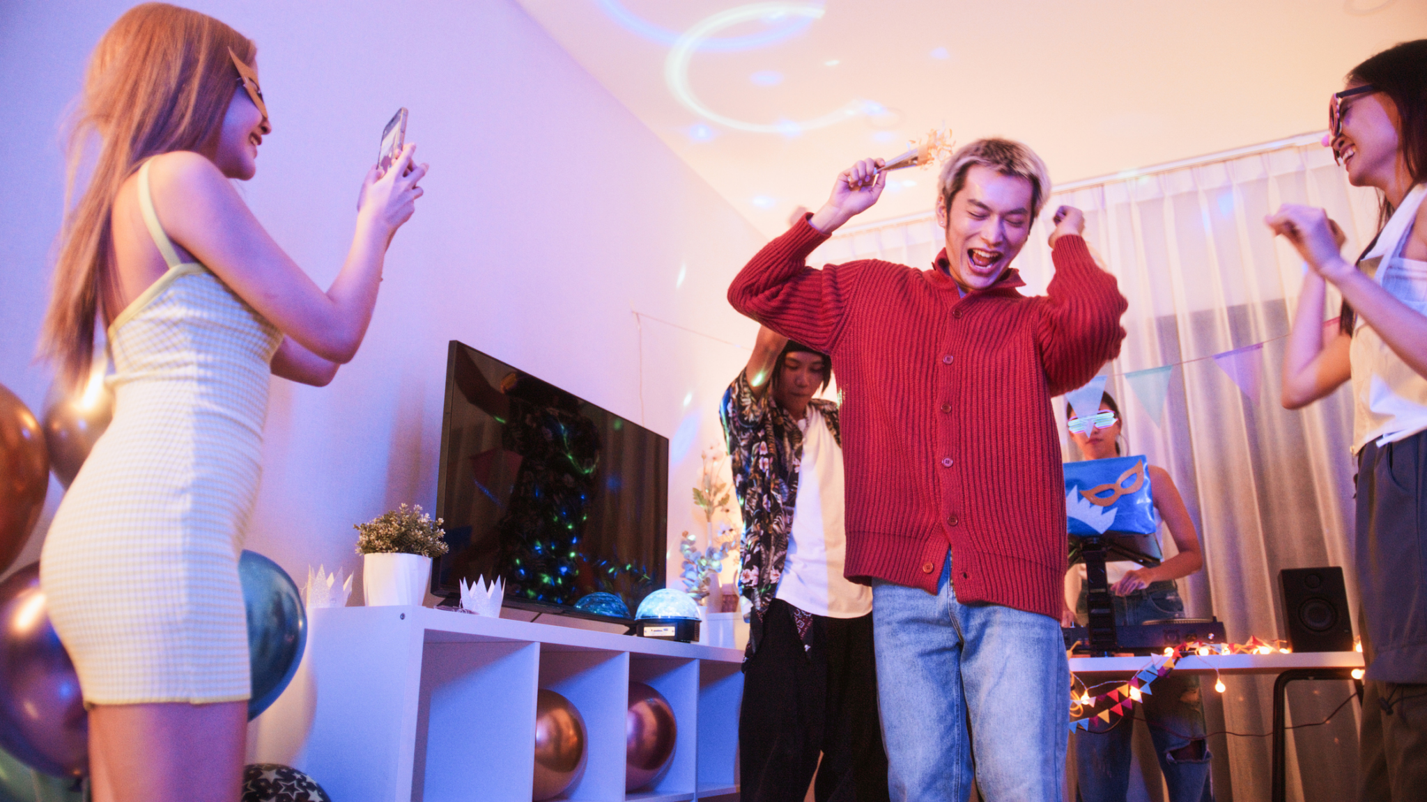 At least one-third of participating students reported using social media to research their most recent aesthetic dental treatment. (iStock)