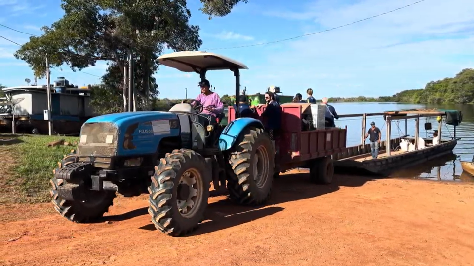 Dental equipment was transported with a tractor to the remote Amazonian community. (Photo: Dentsply Sirona)