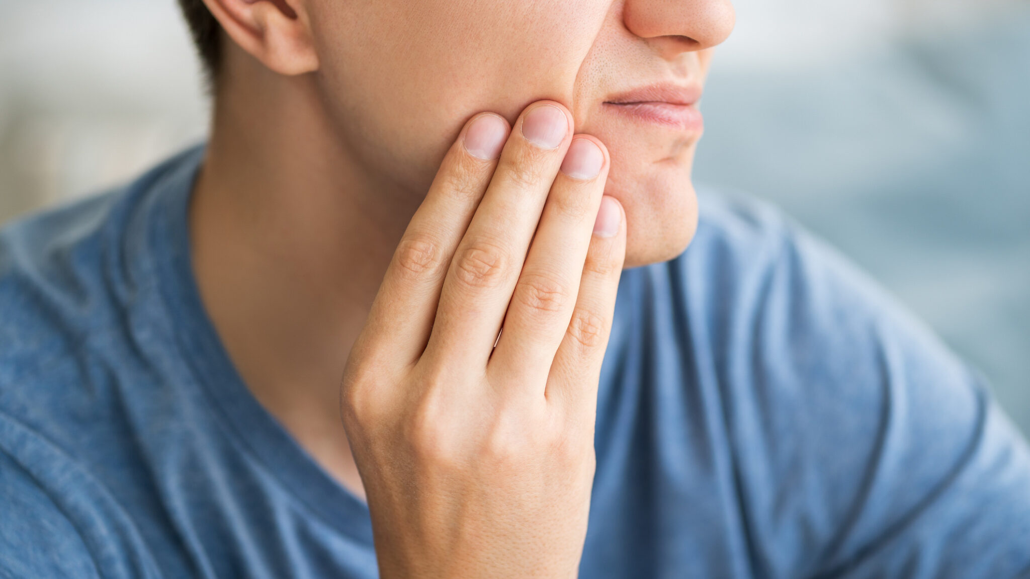 More men than women have gum disease. (iStock)